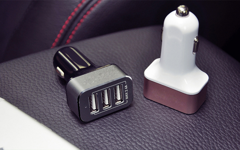 多口車(chē)載充電器